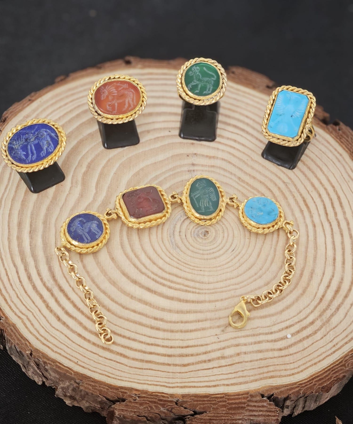 Agate ring and bracelet set is crafted from gold-plated bronze, resistance to tarnishing.